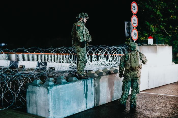Zemessardzes 2. Vidzemes brigādes Inženieru rotas zemessargi sniedza atbalstu Valsts robežsardzei Vientuļu robežkontroles punkta slēgšanā uz Latvijas un Krievijas robežas. Šādi tika izpildīts valdības lēmums par abu valstu robežpunkta slēgšanu, lai nodrošinātos pret Krievijas centieniem radīt migrācijas krīzi