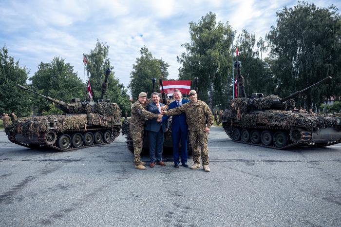 Foto: Sauszemes spēku Mehanizēto kājnieku brigādes 20 gadu jubilejas pasākums / kaprālis K.Lejnieks / SzS MkBde
