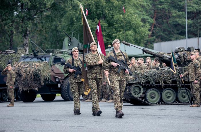 Foto: Sauszemes spēku Mehanizēto kājnieku brigādes 20 gadu jubilejas pasākums / kaprālis K.Lejnieks / SzS MkBde
