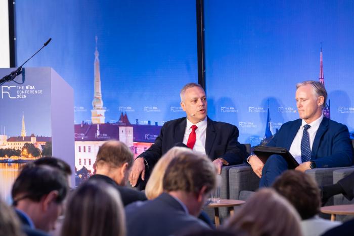 Trimdā dzīvojošais krievijas ekonomists Vladimirs Milovs "Rīgas konferencē" kopā ar Eiropas Parlamenta deputātu Rihardu Kolu