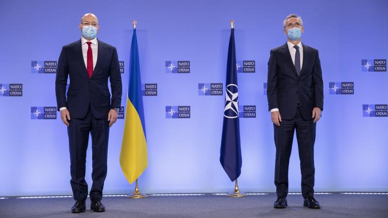 Ukrainas premjerministrs Deniss Šmihaļs Briselē tiekas ar NATO ģenerālsekretāru Jensu Stoltenbergu