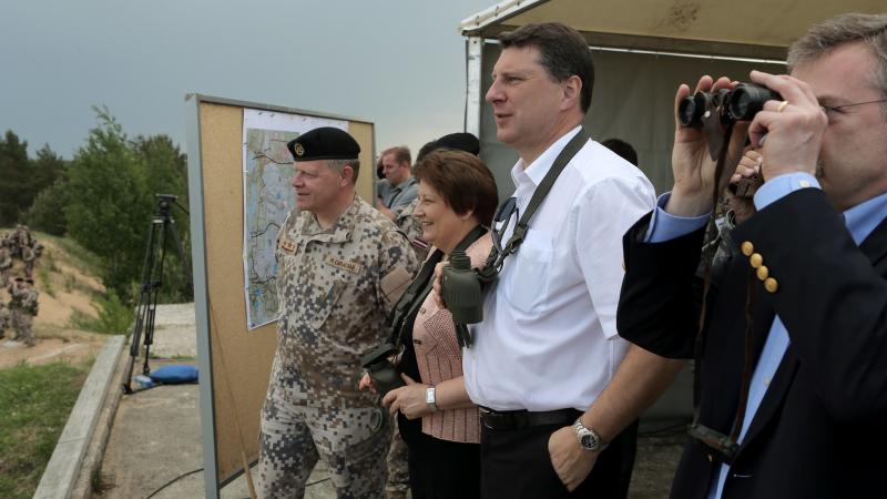 amatpersonas apmeklē mācības