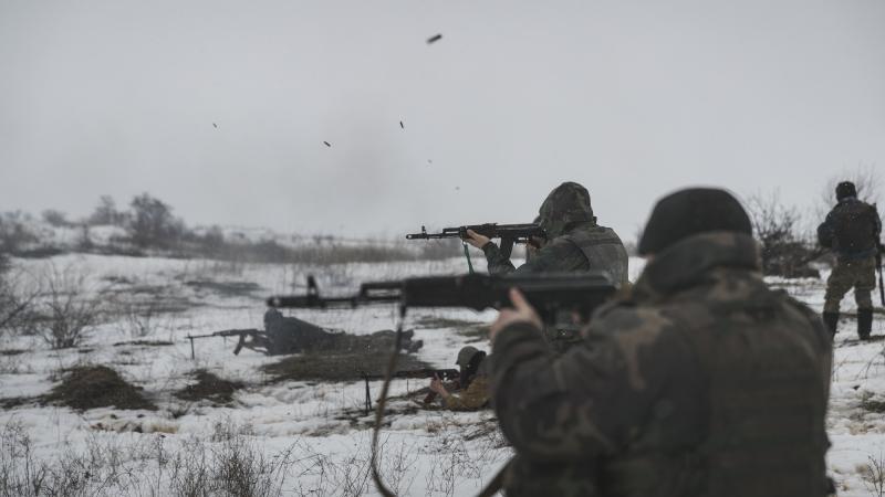 Ukrainas bruņoto spēku karavīri pozīcijās Austrumukrainā