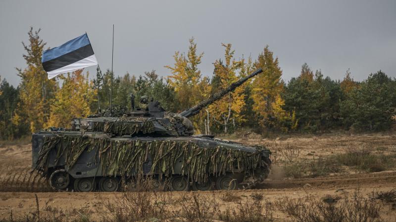 Igaunijas kājnieku kaujas mašīna CV90 mācībās Ādažu poligonā