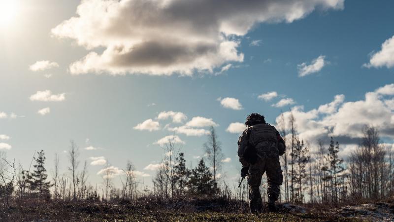 Karavīrs Ādažu poligonā