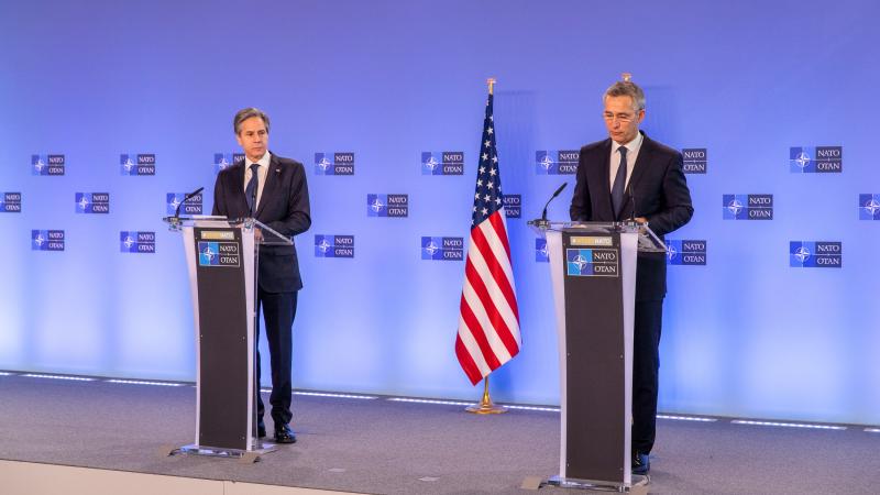 ASV valsts sekretārs A. Blinkens un NATO ģenerālsekretārs Jenss Stoltenbergs