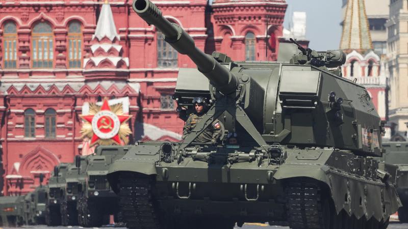 152 milimetru artilērijas sistēma “Koalitsiya-SV" 9.maija parādē Maskavā