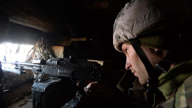 Ukrainas karavīrs pozīcijās Austrumukrainā