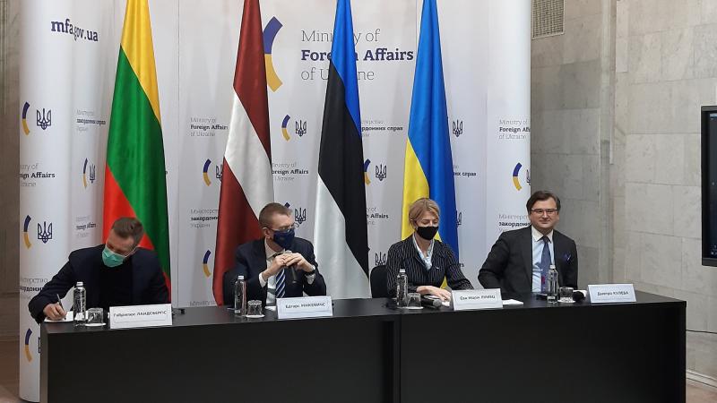 Ārlietu ministrs Edgars Rinkēvičs kopā ar Baltijas valstu kolēģiem Kijevā tiekas ar Ukrainas ārlietu ministru Dmitro Kulebu