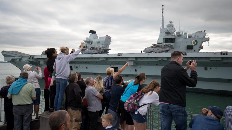 Lielbritānijas lidmašīnu bāzes kuģis "HMS Queen Elizabeth"