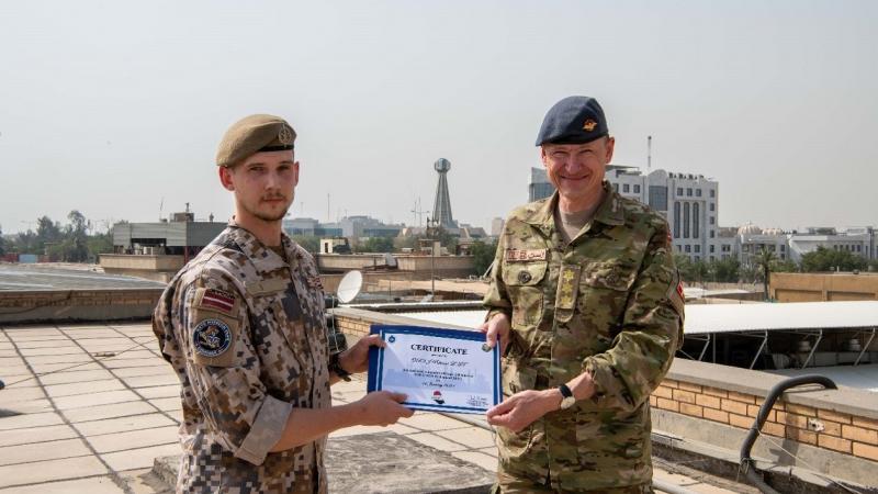 Latvijas karavīri Irākā saņem atzinību no sabiedrotajiem