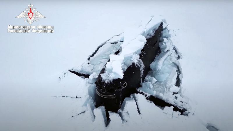 Krievijas atomzemūdenes izlaužas cauri ledum Arktikā