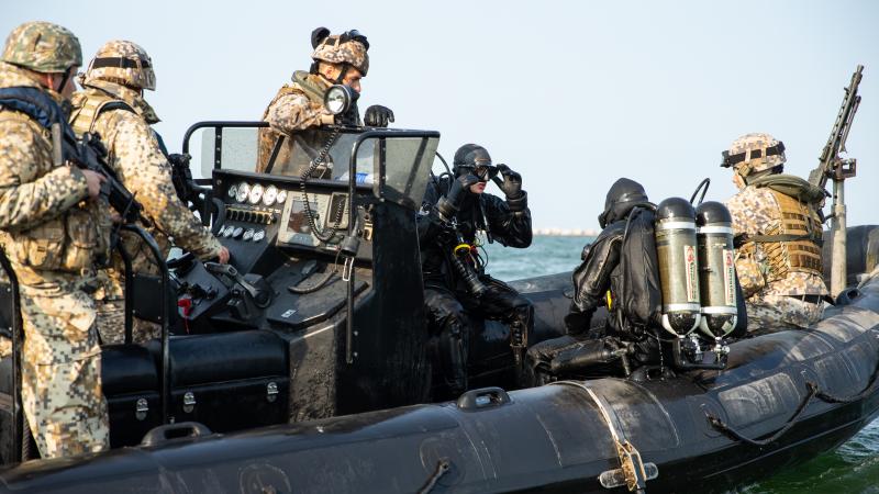 Karavīri jūras spēku mācībās "Flotex"