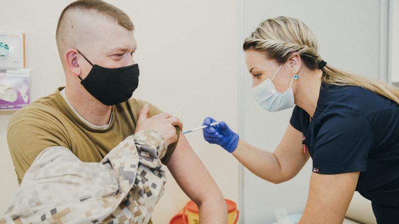 karavīru vakcinācija