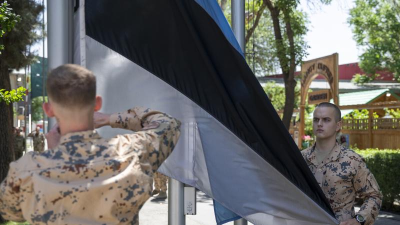Igaunijas karoga nolaišana Afganistānā/ U.S. Army SGT Jeffery Harris
