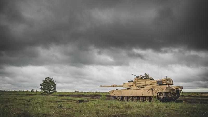 ASV tank M1"Abrams" mācību "Summer Shield" laikā