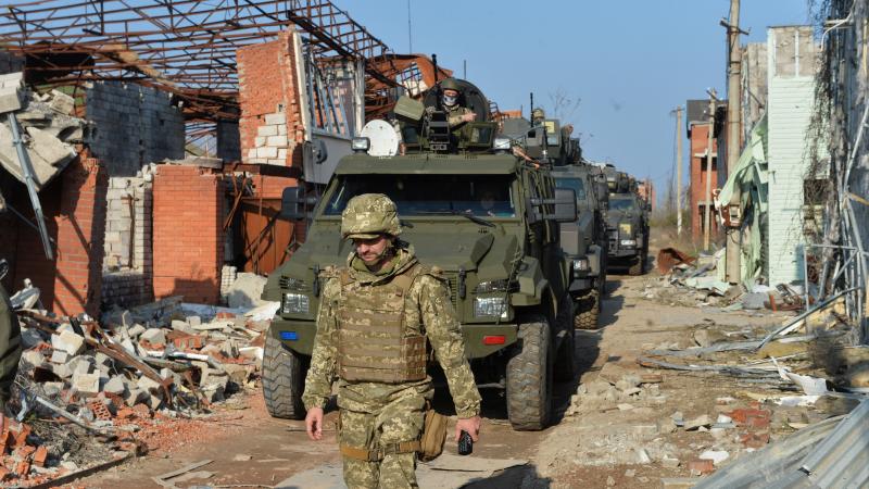 Ukrainas bruņoto spēku patruļa kara plosītajā Doņeckas apgabalā