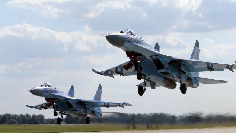 Krievijas Gaisa spēku iznīcinātāji Su-35