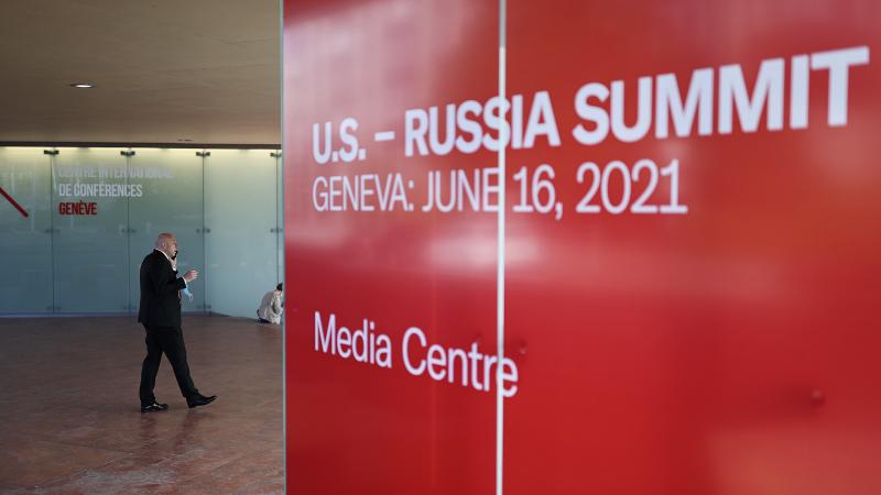 Preses centra plakāts Ženēvā ASV un Krievijas prezidentu tikšanās vietā