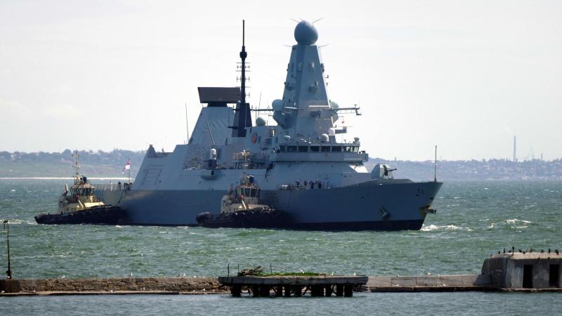 Foto: Lielbritānijas Karaliskās flotes iznīcinātājkuģis "HMS Defender"