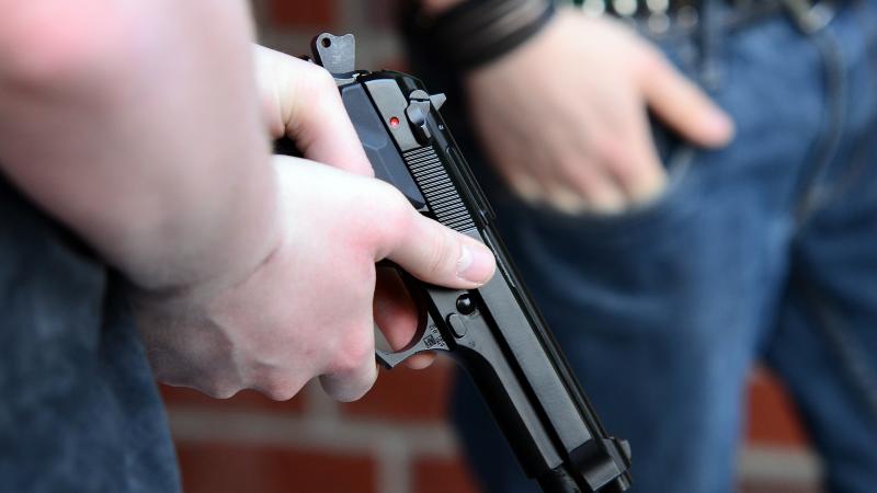 Pistole "Beretta" civilpersonas rokās