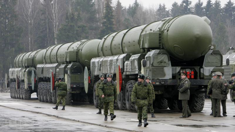 Krievijas starpkontinentālo raķešu "Topoļ" mobilās palaišanas iekārtas