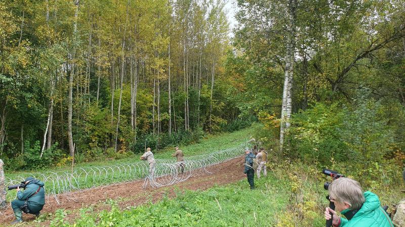Slovēnijas dāvinātā dzeloņdrāšu žoga izbūve uz Latvijas un Baltkrievijas robežas