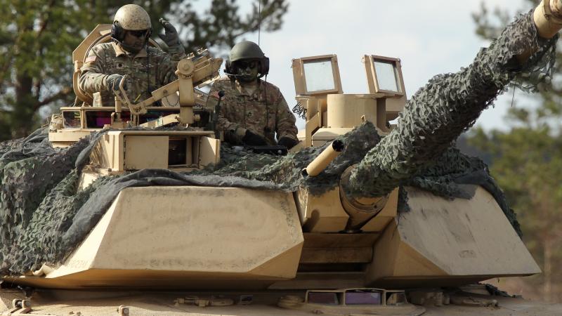 Foto: M1A2 " Abrams" tanki Ādažu poligonā