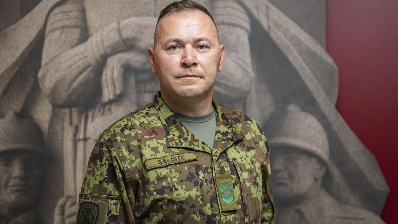 NATO apvienoto spēku virspavēlniecības Eiropā augstākais virsseržants Igaunijas bruņoto spēku augstākais virsseržants Sīms Saliste (Siim Saliste)