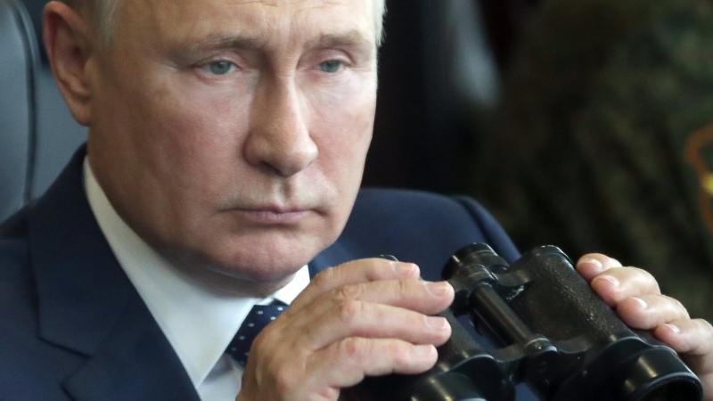 Krievijas autoritārais līderis Vladimirs Putins, vērojot Krievijas-Baltkrievijas stratēģiskās mācības "Zapad 2021"