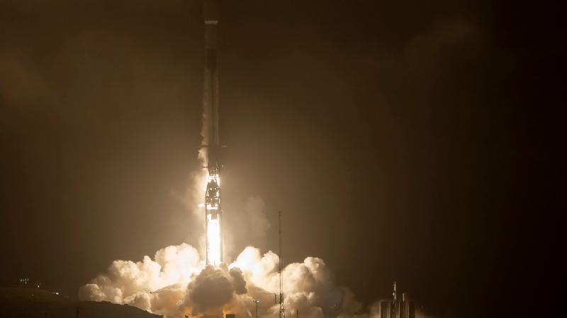 Kompānijas "SpaceX" raķetes "Dart" starts no ASV Kosmosa spēku Vandenbergas bāzes