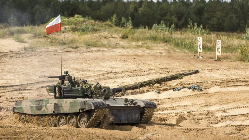 Polijas bruņoto spēku tanks PT-90 Ādažu poligonā