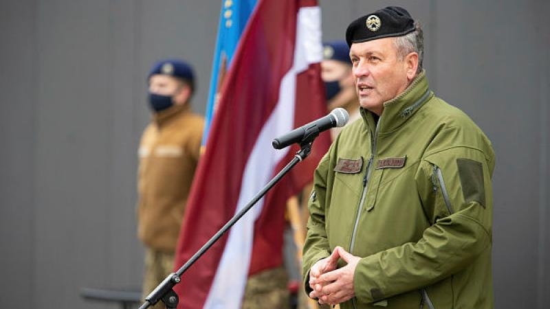 Nacionālo burņoto spēku komandieris ģenerālleitnants Leonīds Kalniņš