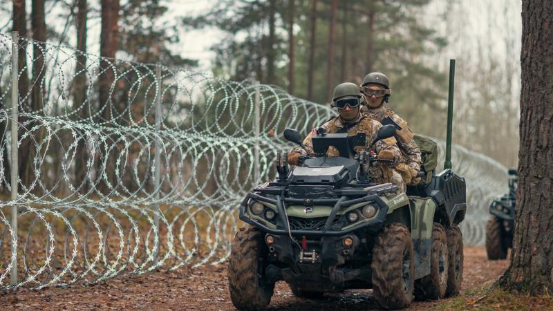 NBS un VRS patruļas uz Latvijas robežas ar Baltkrieviju