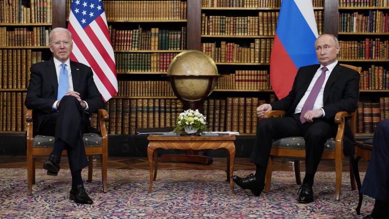 ASV prezidents Džo Baidens un Krievijas prezidnets Vladimirs Putins