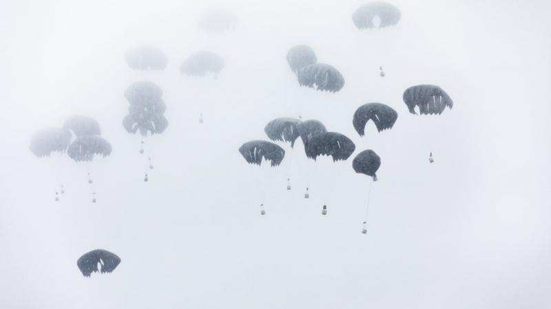 Foto: Gaisa pārapgādes treniņi Ādažu poligonā mācību "Sabre Strike" laikā/kar. K. Lejnieks/SZS MBde