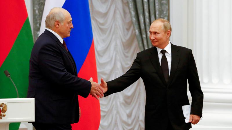 Baltkrievijas autoritārais līderis Aleksandrs Lukašenko un Krievijas prezidents Vladimirs Putins