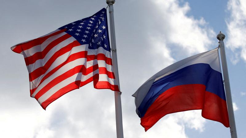 ASV un krievijas karogi