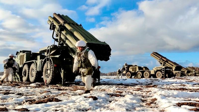 Reaktīvo raķešu artilērijas 9K57 "Uragan" apkalpes Krievijas un Baltkrievijas kopīgo mācību "Union Resolve 2022"laikā 