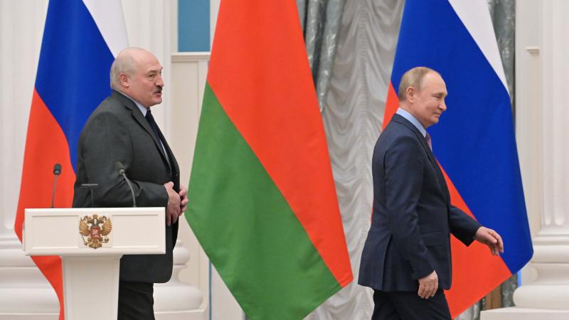 Baltkrievijas pašpasludinātais diktators Aleksandrs Lukašenko un agresorvalsts - Krievijas diktators Vladimirs Putins