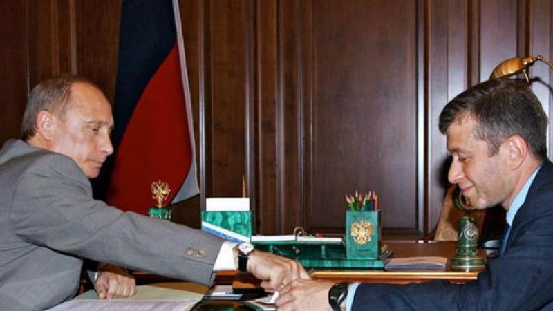 Krievijas diktators Vladimirs Putins un ebreju izcelsmes krievu oligarhs, Putina režīma atbalstītājs Romāns Abramovičs