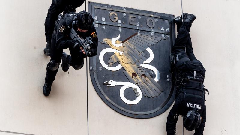 Polijas policijas īpašā vienība veic triecienu