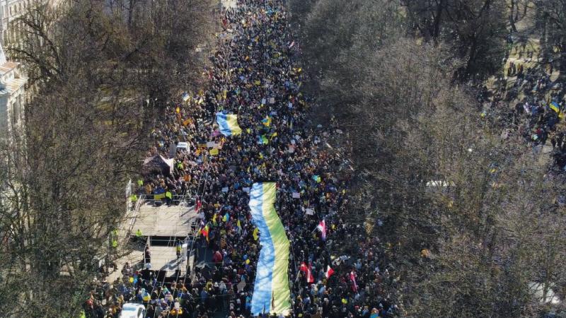 Gājiens Rīgā - “Kopā par Ukrainu! Kopā pret Putinu!”/Foto: TV3 Ziņas Facebook.com