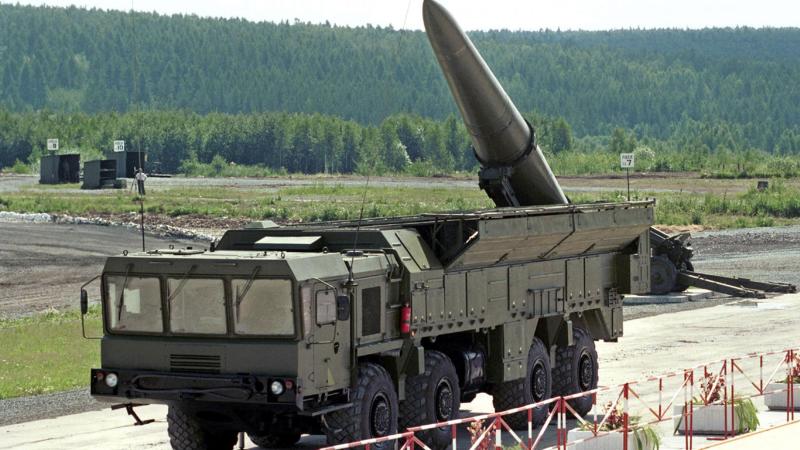 Ballistisko raķešu sistēma "Iskander", kuru var aprīkot ar kodolieročiem AFP/Scanpix