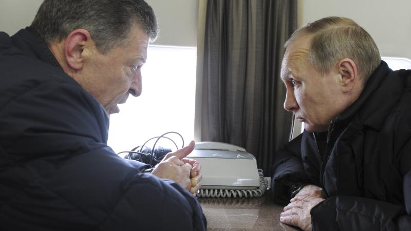 Krievijas prezidents Vladimirs Putins un premjerministra vietnieks Dmitrijs Kozaks