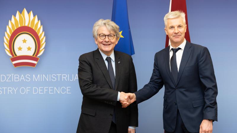 3. martā aizsardzības ministrs Artis Pabriks tikās ar Eiropas Komisijas iekšējā tirgus komisāru Tjerī Bretonu (Thierry Breton)