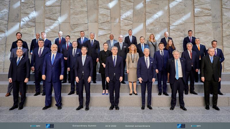 NATO dalībvalstu vadītāji alianses ārkārtas samitā