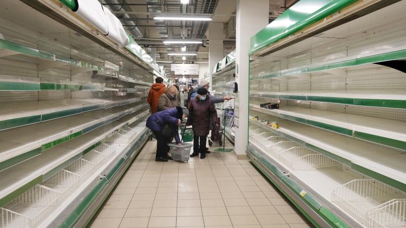 Tukšie plaukti Sanktpēterburgā veikalu tīklā "Prisma", kas nolēma pārtraukt darbību Krievijā pēc tās iebrukuma Ukrainā