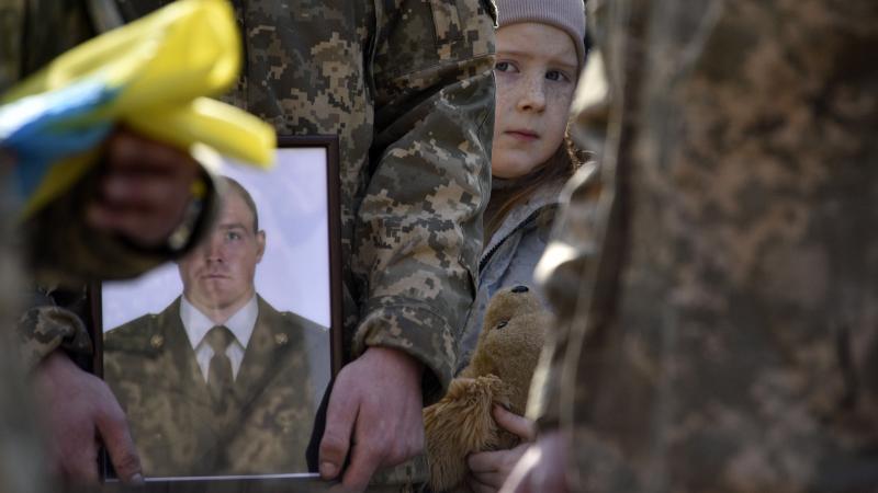 Ukrainas karavīra bēres Ļvovā