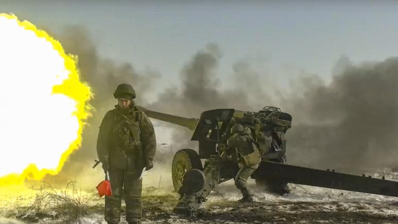 Krievu okupantu artilēristu kaujas šaušanas mācības 